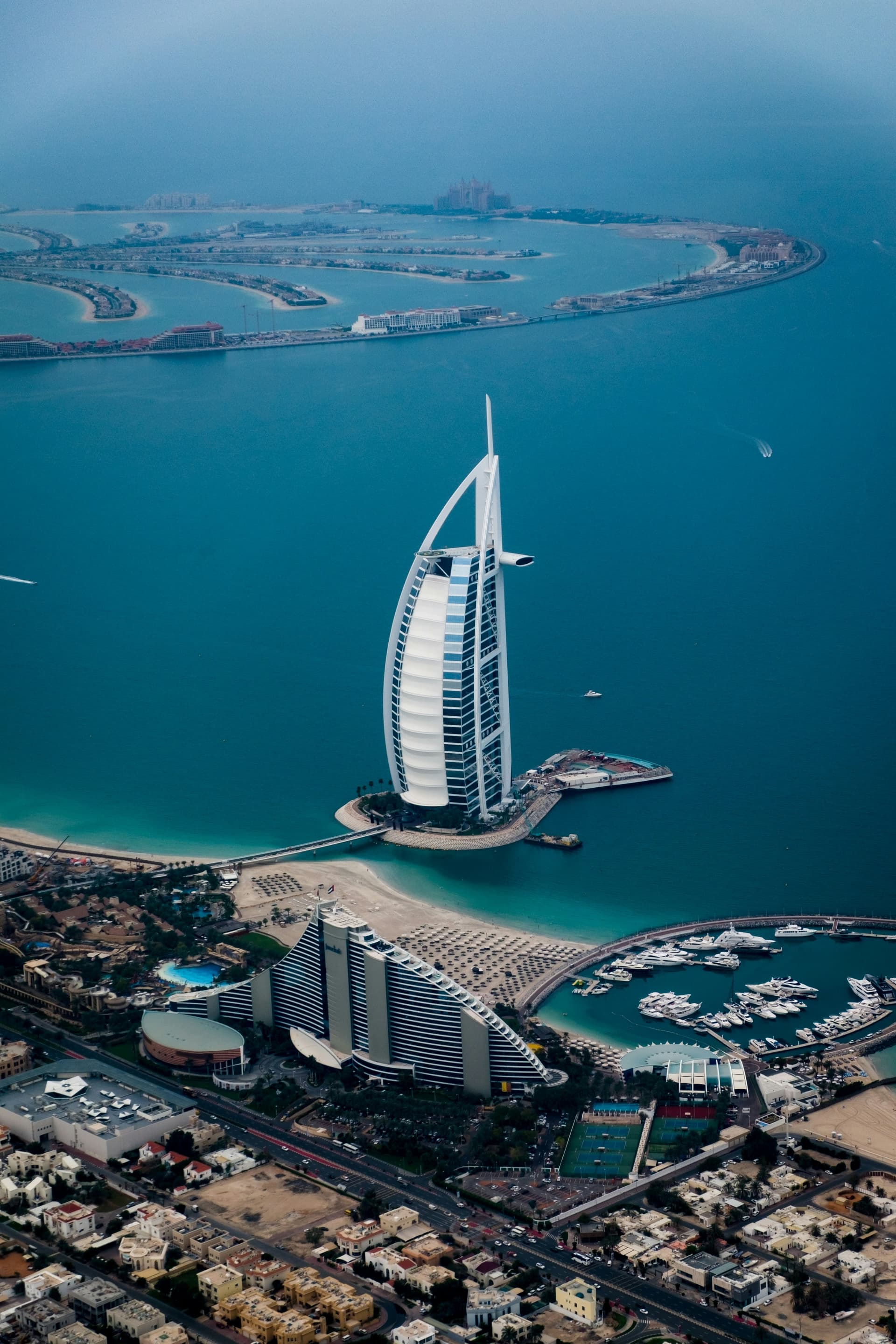 Dubai Budget vs Luxury Travel: How to Choose Your Perfect Trip — travel blog by Divine Simparna Holidays
